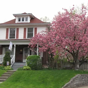 https://strathaird-bed-and-breakfast.niagara-fallshotels.com